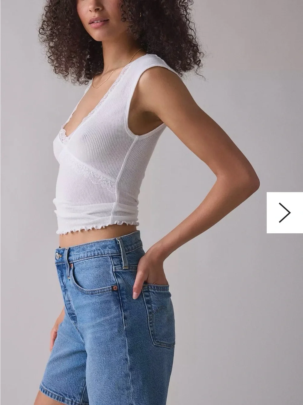 Levi’s 501 High Rise Mid Thigh Jean Shorts Light Wash Women’s Size 33 EUC